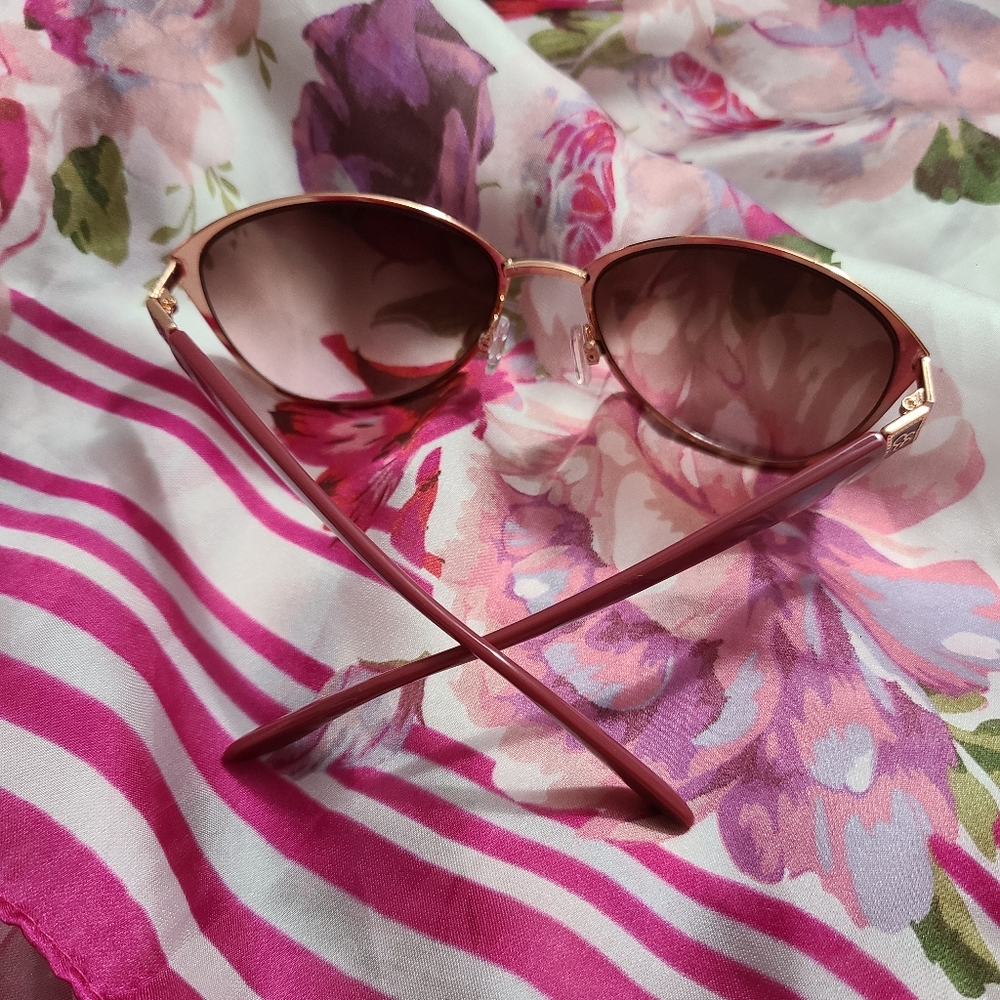 Jessica Simpson Sunglasses - Picture 4 of 4